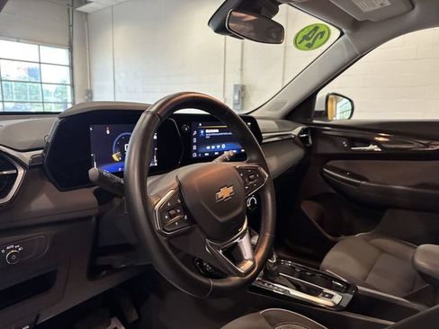 Used 2024 Chevrolet TrailBlazer LT w/ LT Cold Weather Package FWD image 9