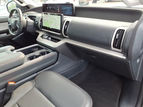 Certified 2025 Ford Expedition Active AWD/4WD image 4