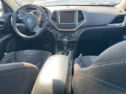 Used 2015 Jeep Cherokee Latitude w/ Comfort/Convenience Group FWD image 18