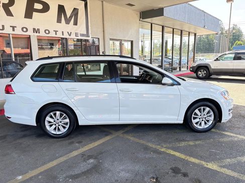 Used 2016 Volkswagen Golf S image 8