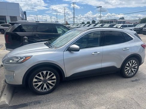 Used 2020 Ford Escape Titanium AWD/4WD image 4
