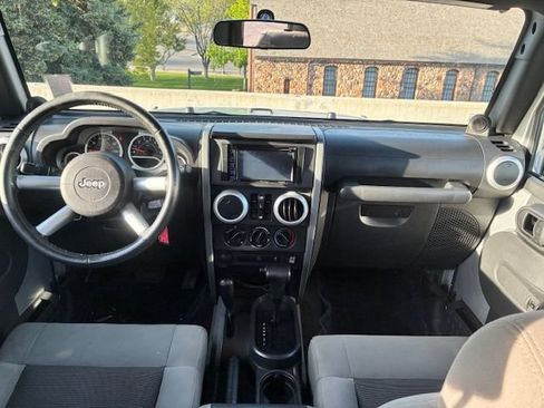 Used 2010 Jeep Wrangler Unlimited Sahara w/ Dual Top Group AWD/4WD image 15