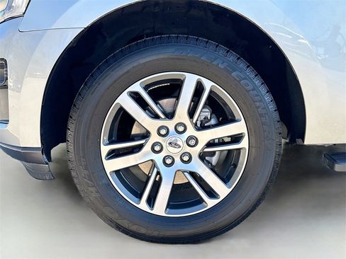 Used 2024 Ford Expedition XLT image 33