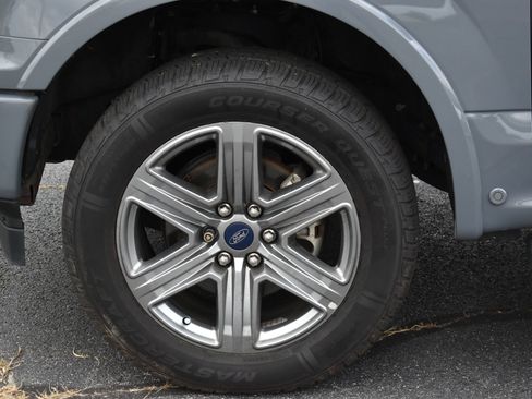 Used 2019 Ford F150 Lariat w/ Equipment Group 502A Luxury AWD/4WD image 11