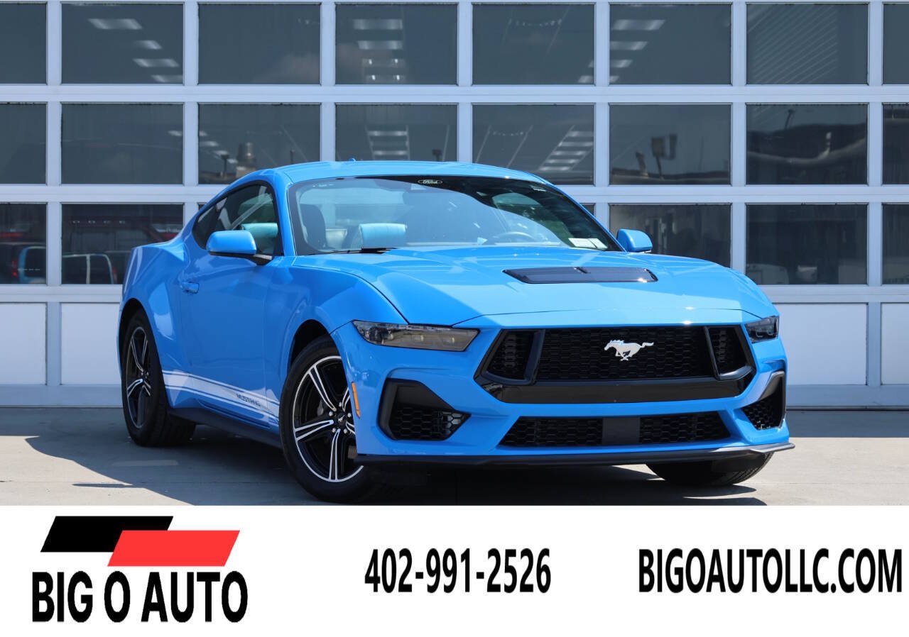 Used 2025 Ford Mustang Coupe RWD image 1