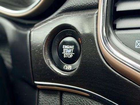 Used 2017 Jeep Grand Cherokee Limited image 13