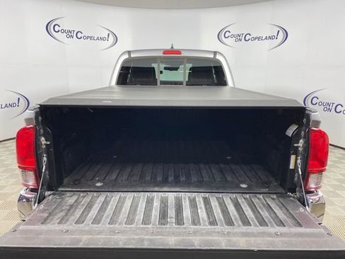 Used 2018 Toyota Tacoma SR5 image 6