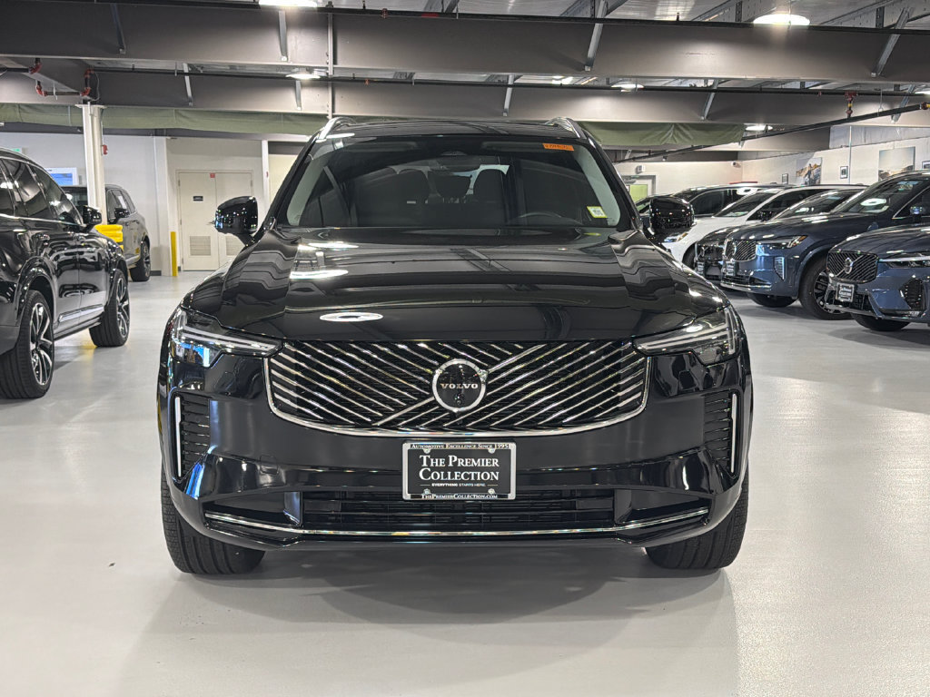 Used 2026 Volvo XC90 B5 Plus w/ Protection Package Premier AWD/4WD image 2