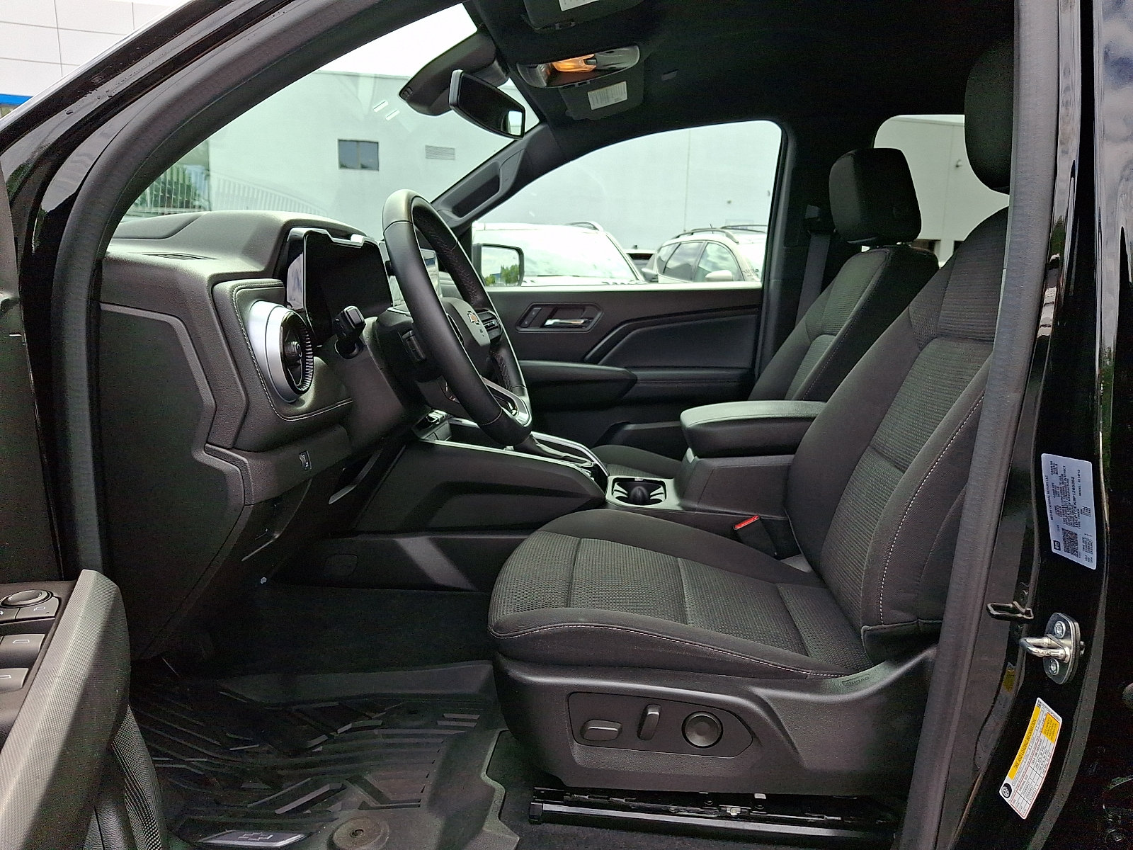 Certified 2023 Chevrolet Colorado LT w/ LT Convenience Package II AWD/4WD image 13