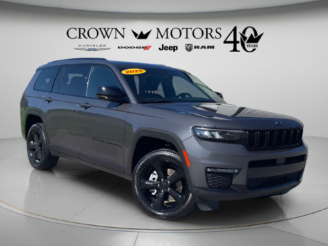 Used 2025 Jeep Grand Cherokee L Limited w/ Black Appearance Package AWD/4WD image 3