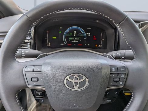 Used 2025 Toyota Camry SE image 32