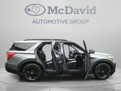 Used 2021 Ford Explorer XLT RWD image 40