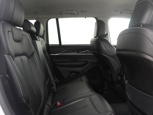 Used 2023 Jeep Grand Cherokee Limited w/ Luxury Tech Group II image 14