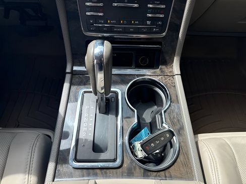Used 2015 Lincoln Navigator 4WD image 18