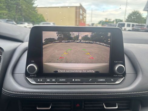 Used 2025 Nissan Rogue SV AWD/4WD image 25
