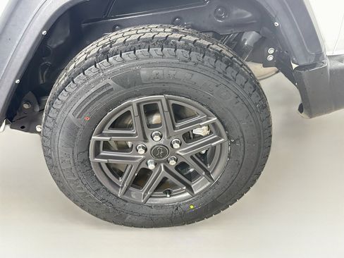 Used 2024 Jeep Wrangler Unlimited Sport AWD/4WD image 35