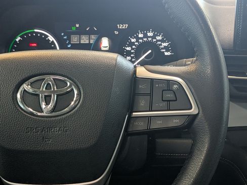 Certified 2025 Toyota Sienna XLE FWD image 21