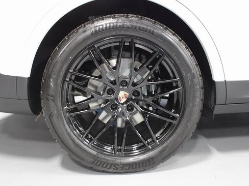 New 2026 Porsche Cayenne S image 13