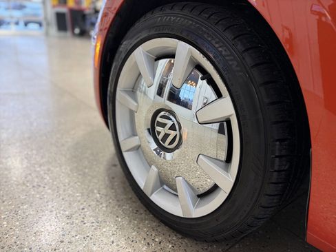 Used 2019 Volkswagen Beetle 2.0T SE w/ SE Premium Package image 34