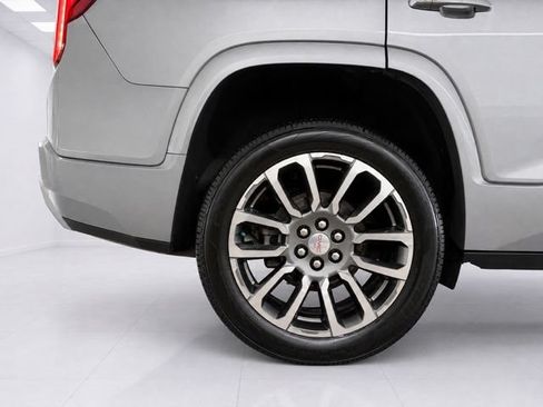 Used 2023 GMC Acadia Denali w/ Denali Technology Package AWD/4WD image 9