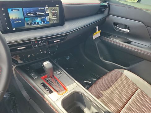 Certified 2025 Nissan Kicks SR FWD image 30