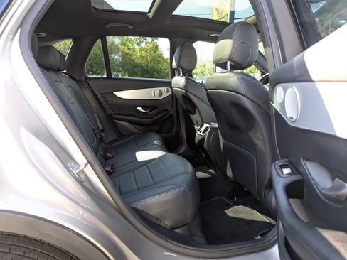 Used 2019 Mercedes-Benz GLC 300 4MATIC image 38