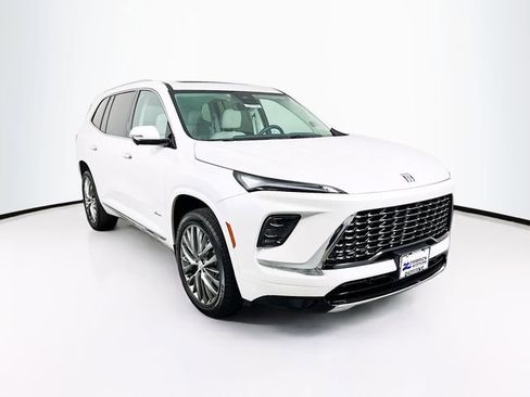 Certified 2025 Buick Enclave Avenir image 1