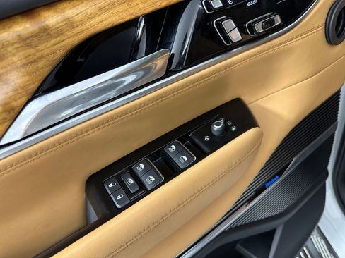 Used 2022 Jeep Grand Wagoneer Series III image 11