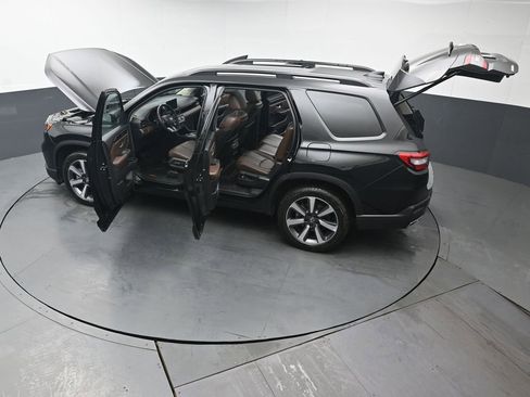 Used 2025 Honda Pilot Elite image 51