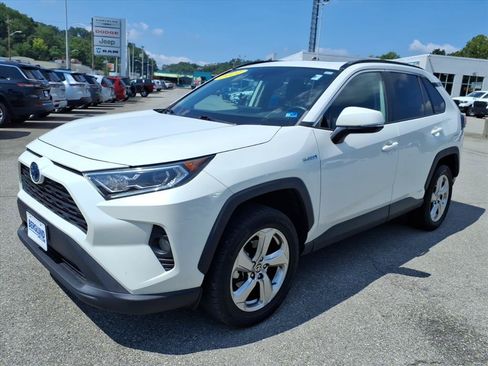 Used 2021 Toyota RAV4 XLE Premium AWD/4WD image 8