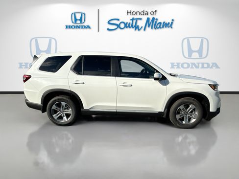 New 2025 Honda Pilot EX-L image 8