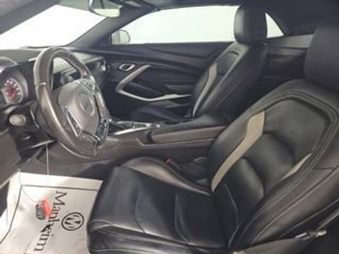 Used 2019 Chevrolet Camaro LT RWD image 5