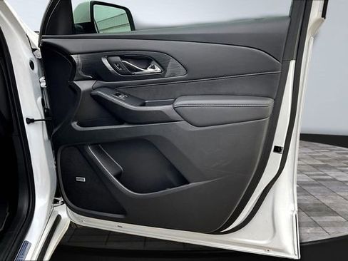 Used 2023 Chevrolet Traverse High Country image 30