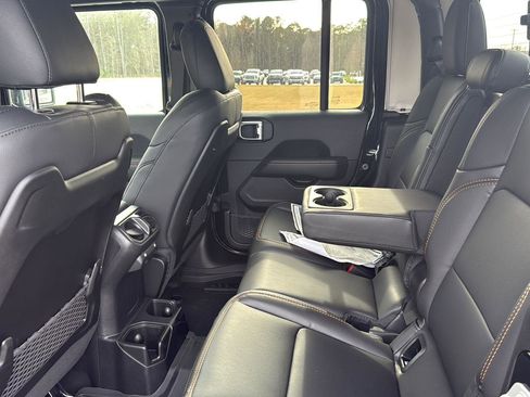 New 2025 Jeep Gladiator High Tide image 28