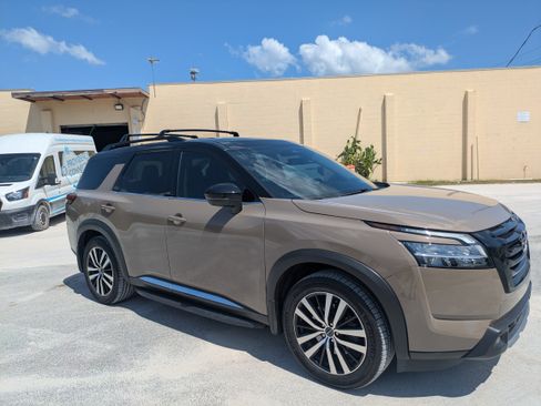 Used 2023 Nissan Pathfinder Platinum w/ Lighting Package (N93) AWD/4WD image 2