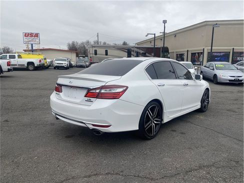 Used 2016 Honda Accord Touring image 5