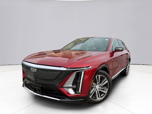 Used 2024 Cadillac Lyriq Luxury w/ LPO, Floor Liner Package AWD/4WD image 1