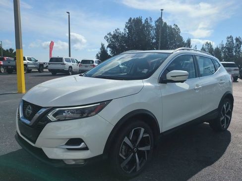 Used 2022 Nissan Rogue Sport SL w/ Premium Package FWD image 9