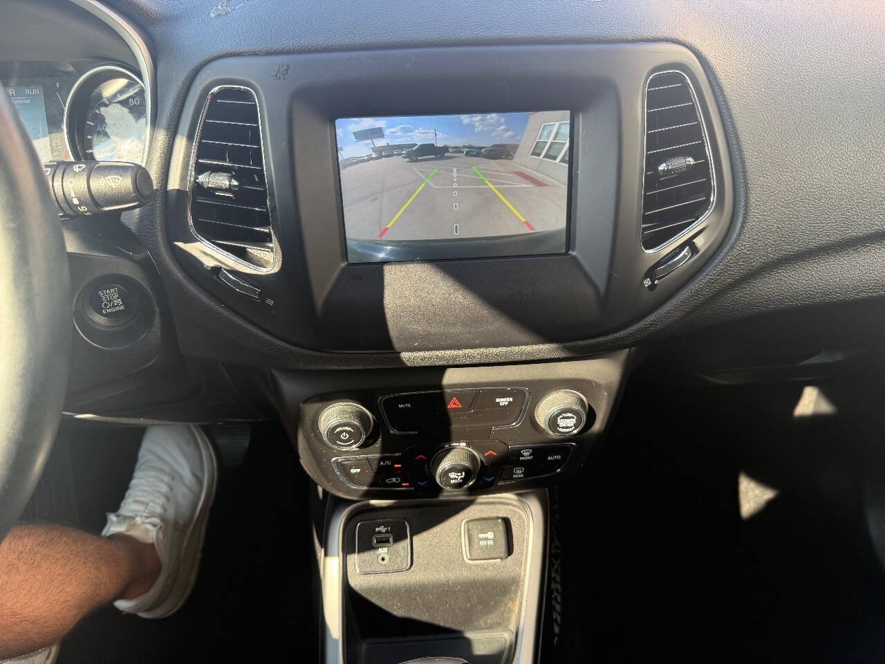 Used 2019 Jeep Compass Latitude FWD image 18