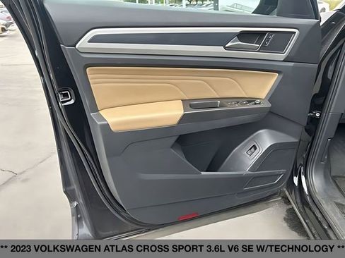 Used 2023 Volkswagen Atlas Cross Sport SE w/ Black Wheel Package AWD/4WD image 24