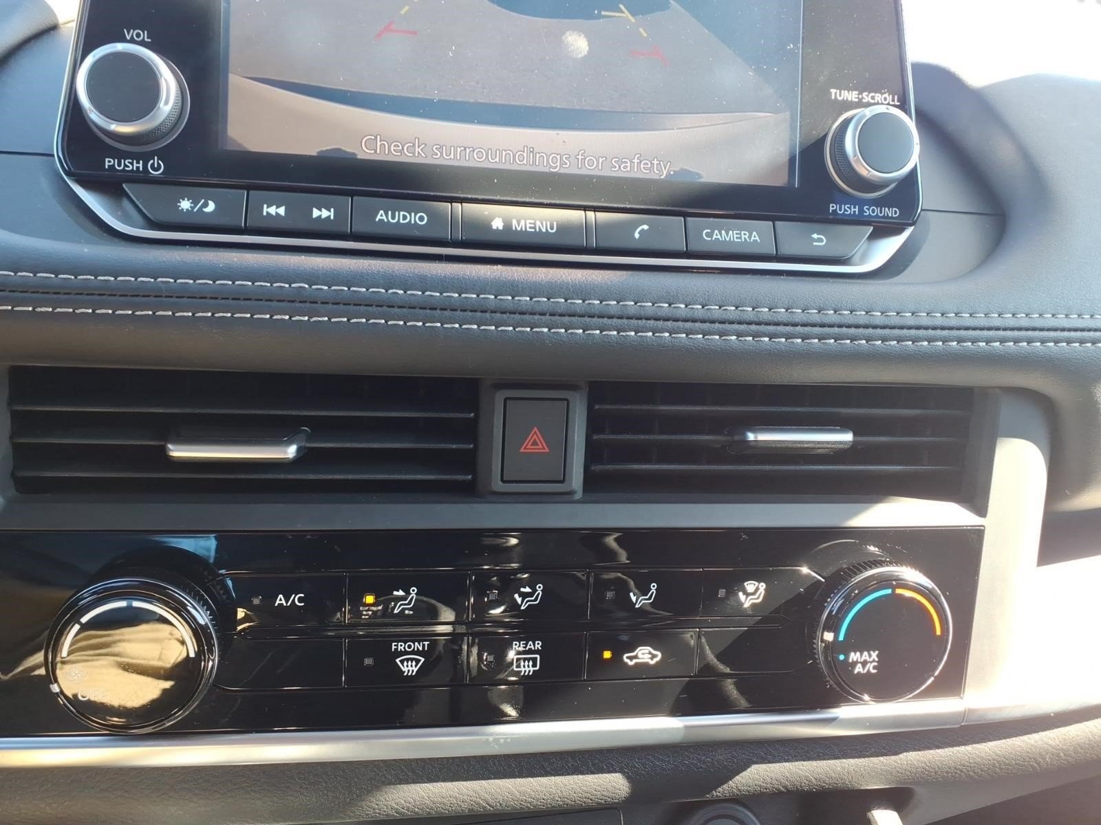Used 2023 Nissan Rogue S AWD/4WD image 18