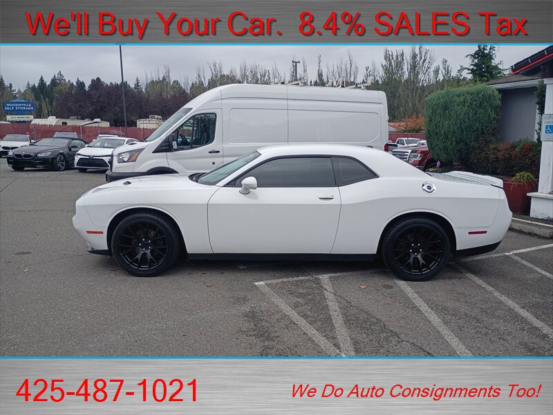 Used 2019 Dodge Challenger SXT RWD image 4