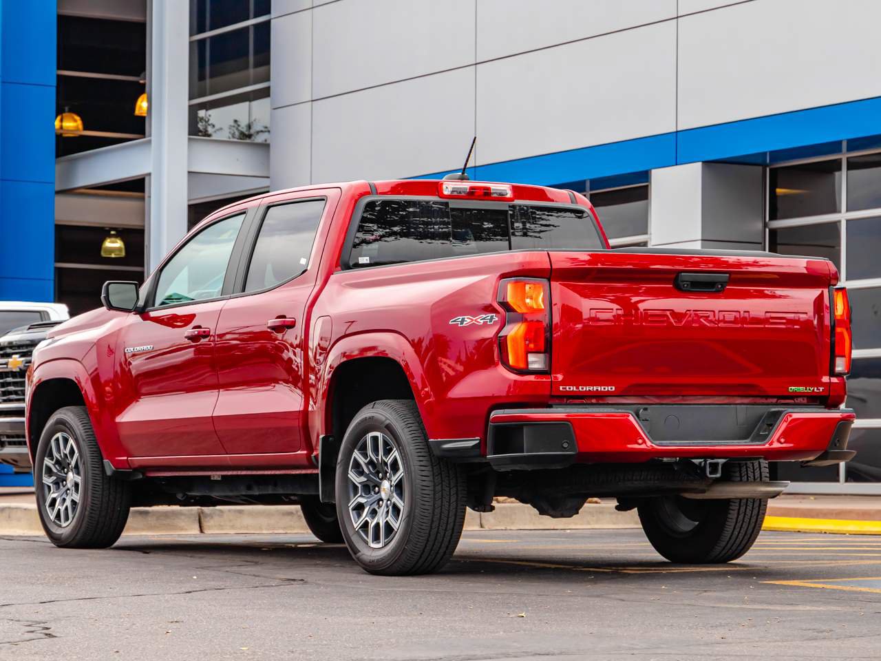 Used 2023 Chevrolet Colorado LT w/ LT Convenience Package III AWD/4WD image 3