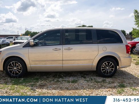 Used 2016 Dodge Grand Caravan R/T FWD image 2