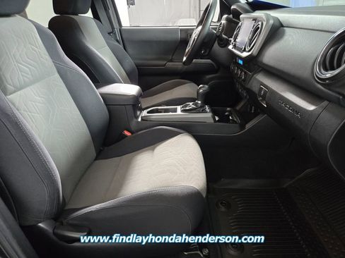 Used 2022 Toyota Tacoma TRD Sport image 14