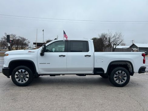 Used 2026 Chevrolet Silverado 2500 Custom w/ Custom Value Package image 4