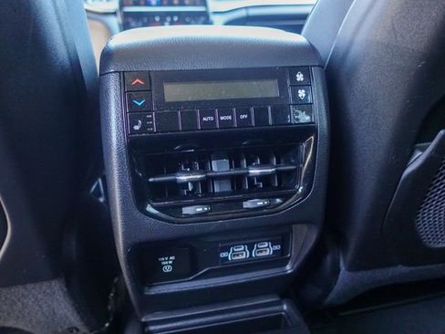 Used 2023 Jeep Grand Cherokee L Limited w/ Luxury Tech Group II AWD/4WD image 25