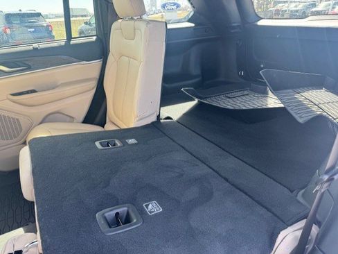 Used 2023 Jeep Grand Cherokee Limited w/ Luxury Tech Group II image 29