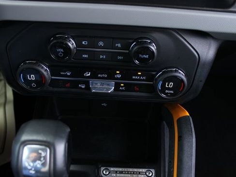 Used 2023 Ford Bronco Badlands w/ Sasquatch Package AWD/4WD image 16