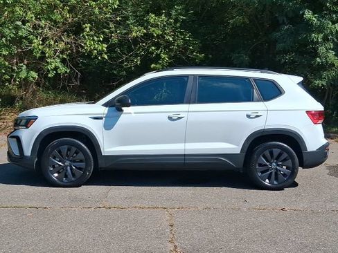 Used 2022 Volkswagen Taos S FWD image 2